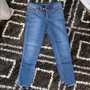 Raw edge ankle jeans - high waisted
